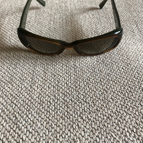 SOLD Oliver Peoples Sunglasses. Vintage Very good condition. Model Pheobe Green - Picture 8 of 11